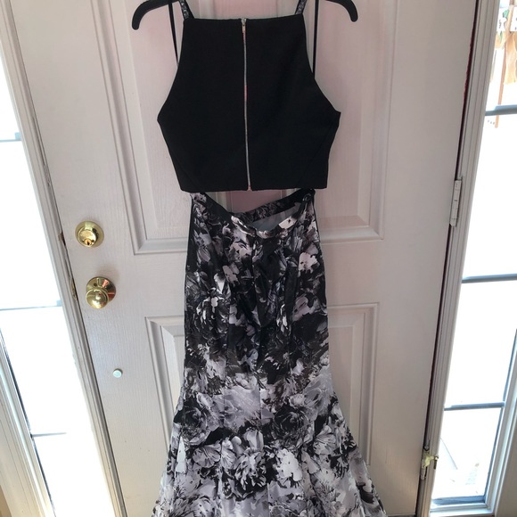 Mermaid Style Prom Dress - Picture 2 of 7